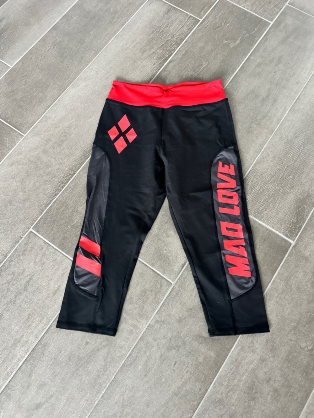 Her Universe Harley Quinn Capri Leggings